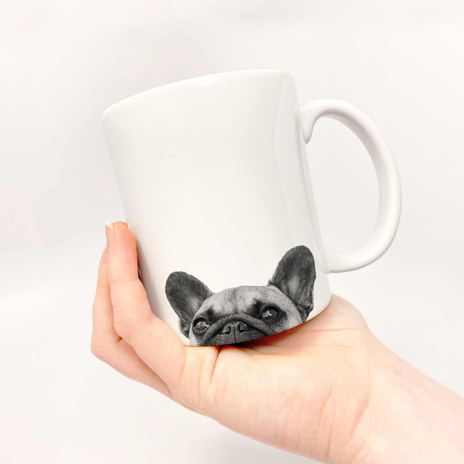 Taza de Frenchie mirando