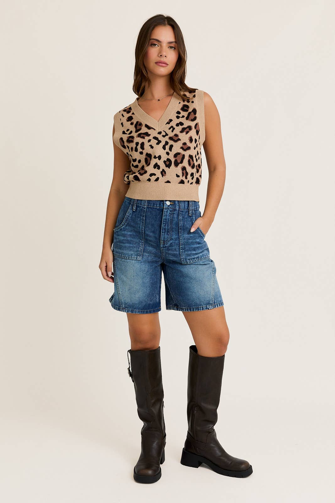 Sleeveless V-Neck Leopard Printed Crop Sweater Top