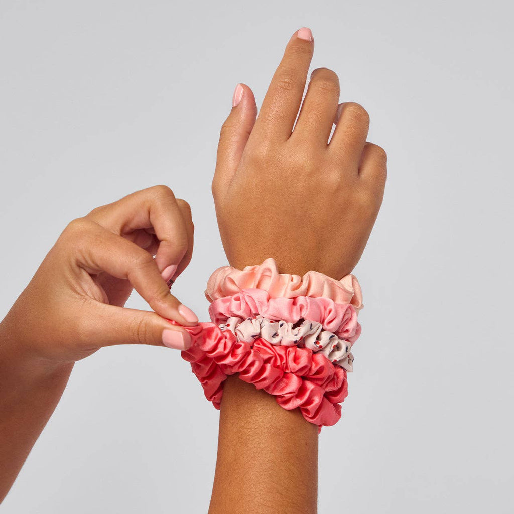 KITSCH - Ruched Satin Scrunchies 5-delers sett - Assortert kirsebærblomst