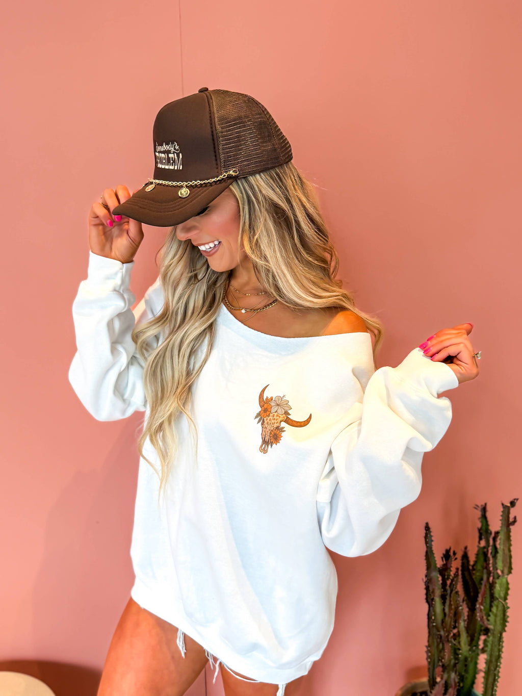 "Si yo soy el problema" Camiseta blanca con cuello redondo y hombros descubiertos