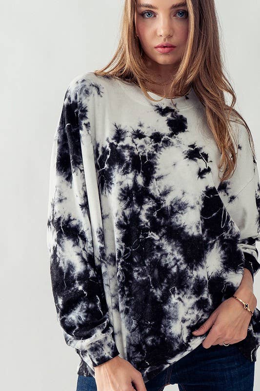 Betty Oversized Sweatshirt in Black & White